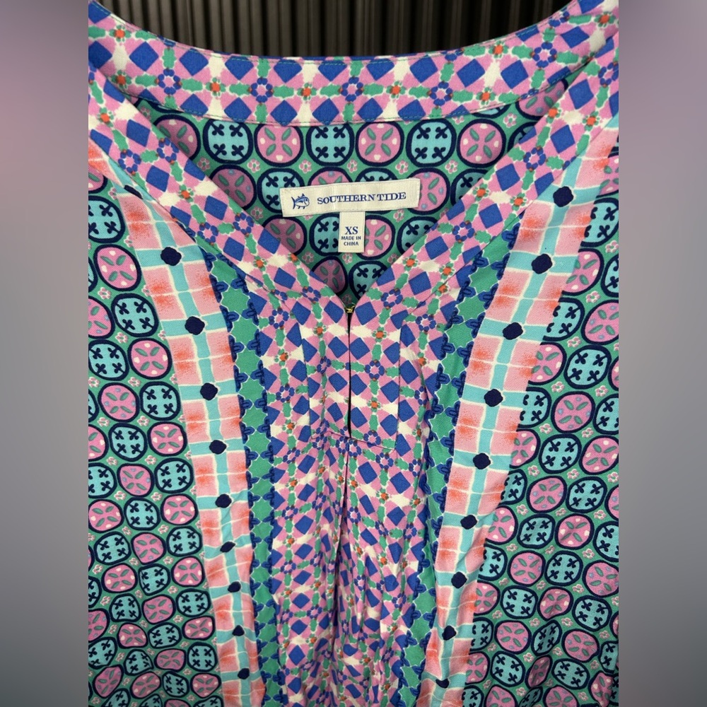 Women’s Southern Tide Blue Pink Geometric Rayon Long Sleeve Boho Blouse XS - Picture 3 of 4